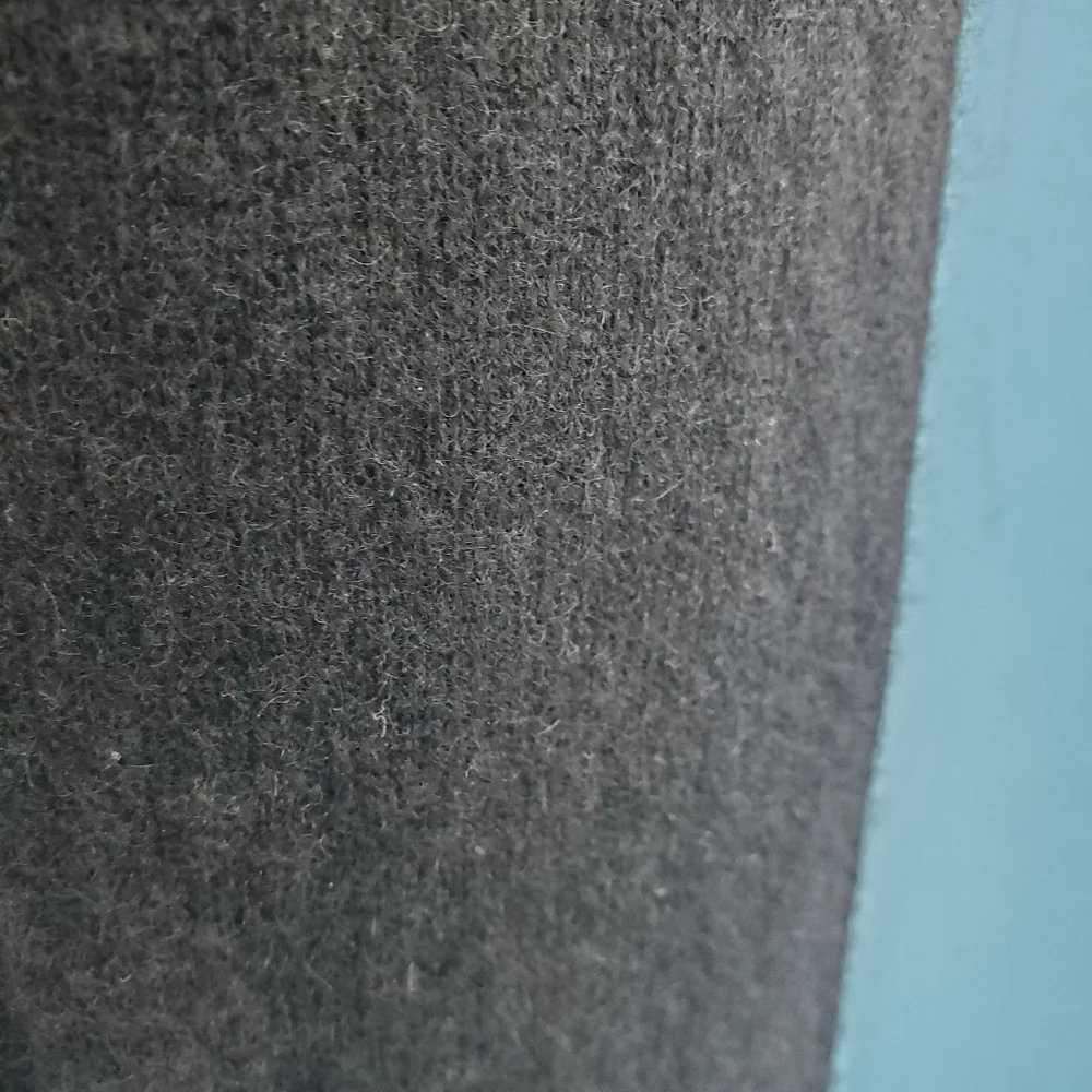 Old Navy black cashmere sweater - Picture 6 of 13